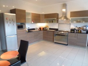 Fully Fitted Kitchen with all Appliances